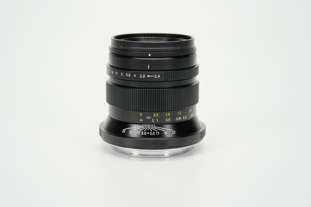 Zhong Yi PITTURA 30mm f/2.4: medium format at $499